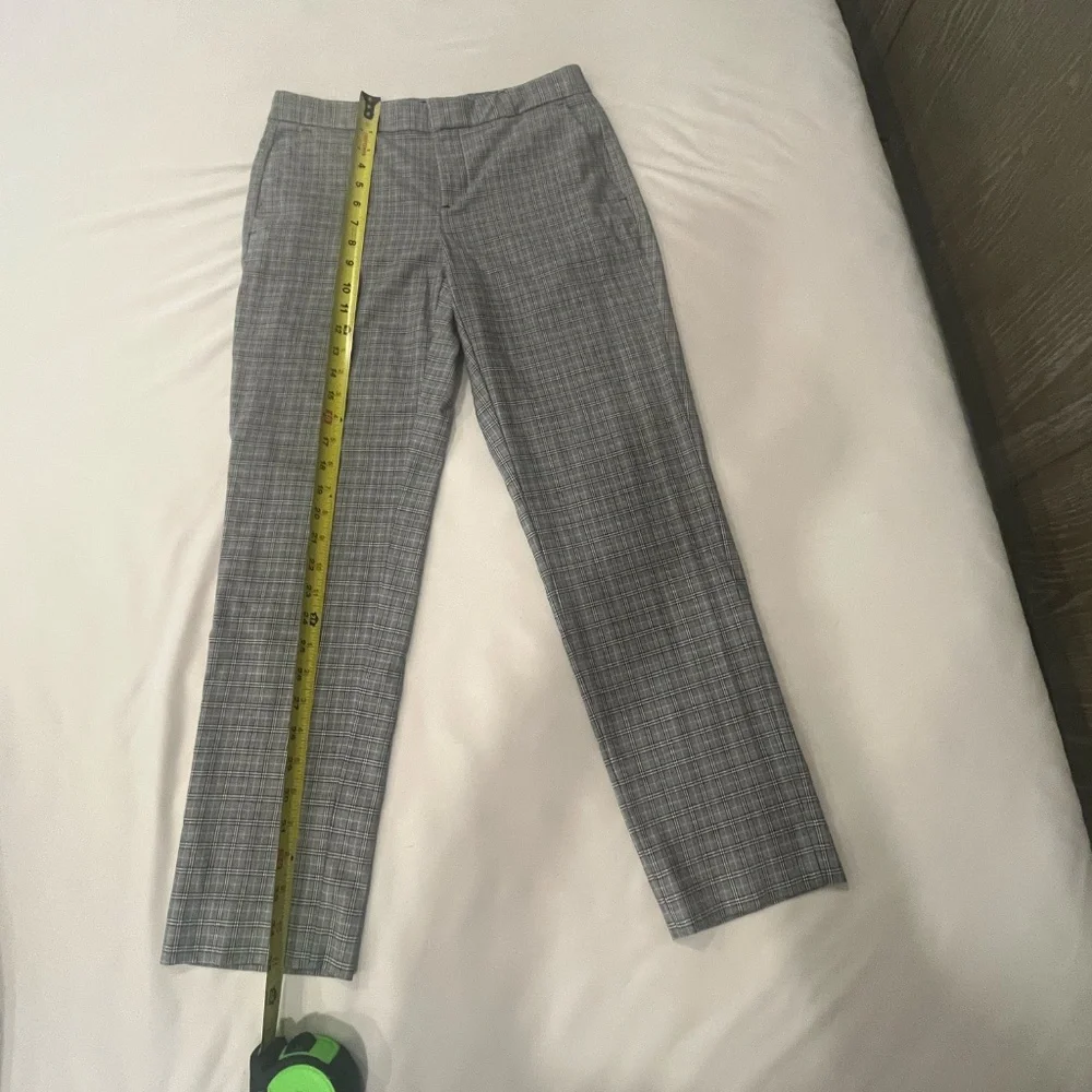 Banana Republic Avery Pant.  Checkered.  Size 2. - Picture 4 of 5